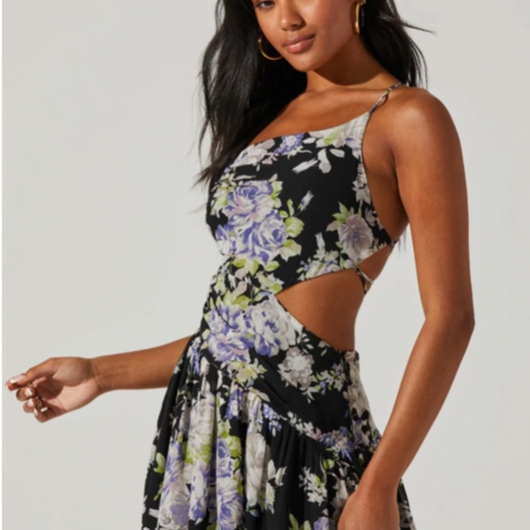 ASTR FLORAL SIDE CUT OUT MIDI DRESS - Picture 2 of 8